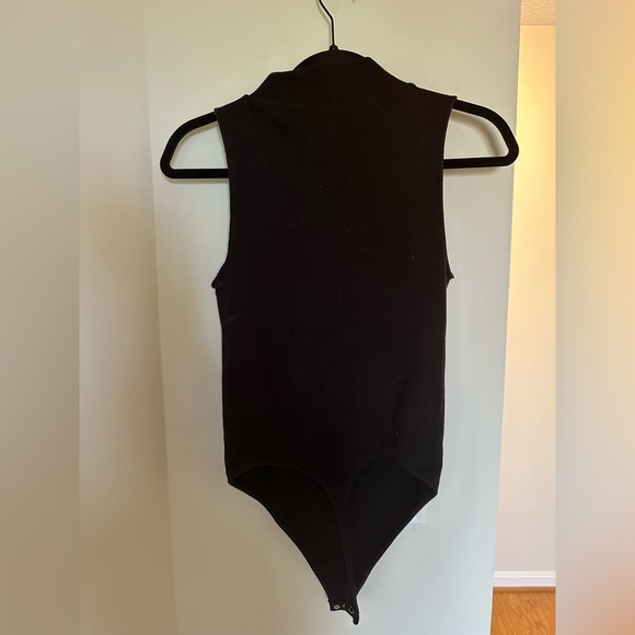 Good American Mock Neck Seamless Bodysuit. Size 3/4. Tan and black - Picture 6 of 7